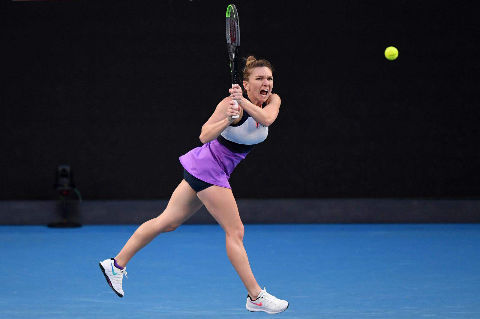 Under Siege At The Hands Of Iga Swiatek Simona Halep Adjusted Then Thrived Wresting Control 1679